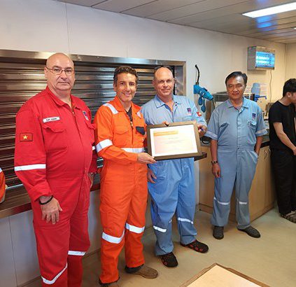 III nhận biểu trưng vinh danh thành tích trong công tác khoan và hoạt động an toàn từ Petronas